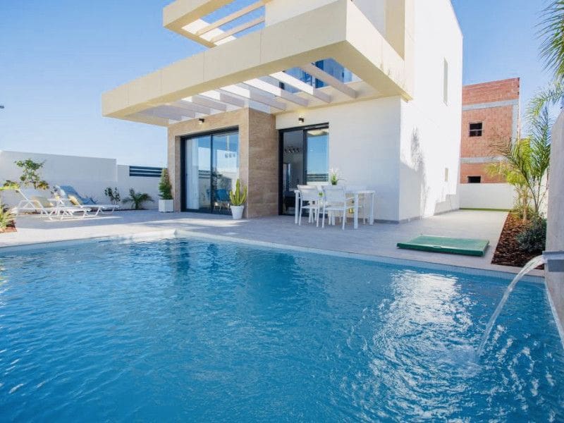 3 soveværelse Villa til salg i Los Montesinos med swimmingpool - € 439.900 (Ref: 9648880)