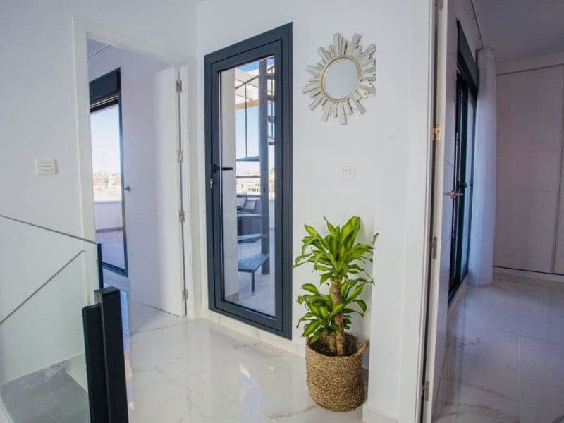 3 soveværelse Villa til salg i Los Montesinos med swimmingpool - € 439.900 (Ref: 9648880)