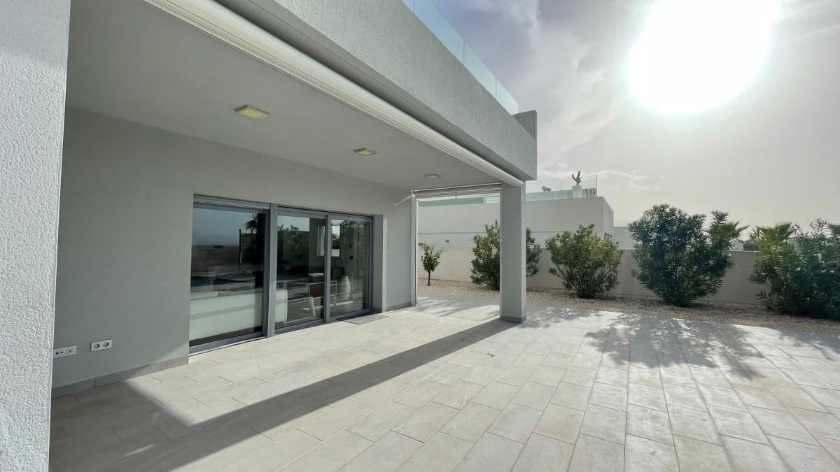 3 bedroom Villa for sale in Benijofar with pool - € 575,000 (Ref: 9648890)