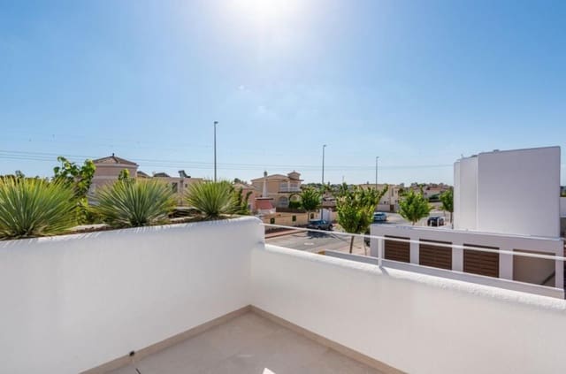 Chalet de 3 habitaciones en Los Alcázares en venta con piscina - 529.900 € (Ref: 9649035)