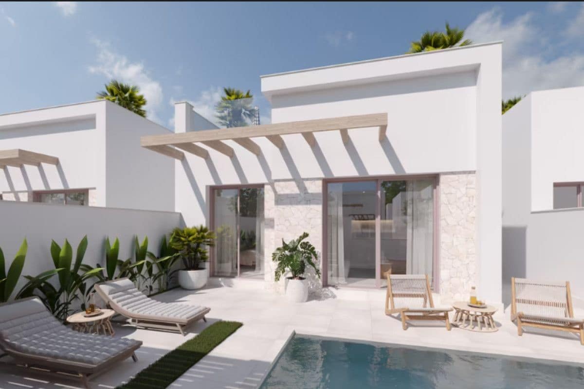 2 slaapkamer Villa te koop in Roldan met zwembad - € 272.500 (Ref: 9649071)