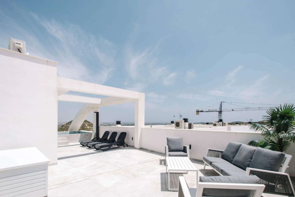 4 soverom Bungalow til salgs i Ciudad Quesada med svømmebasseng - € 599 000 (Ref: 9649077)