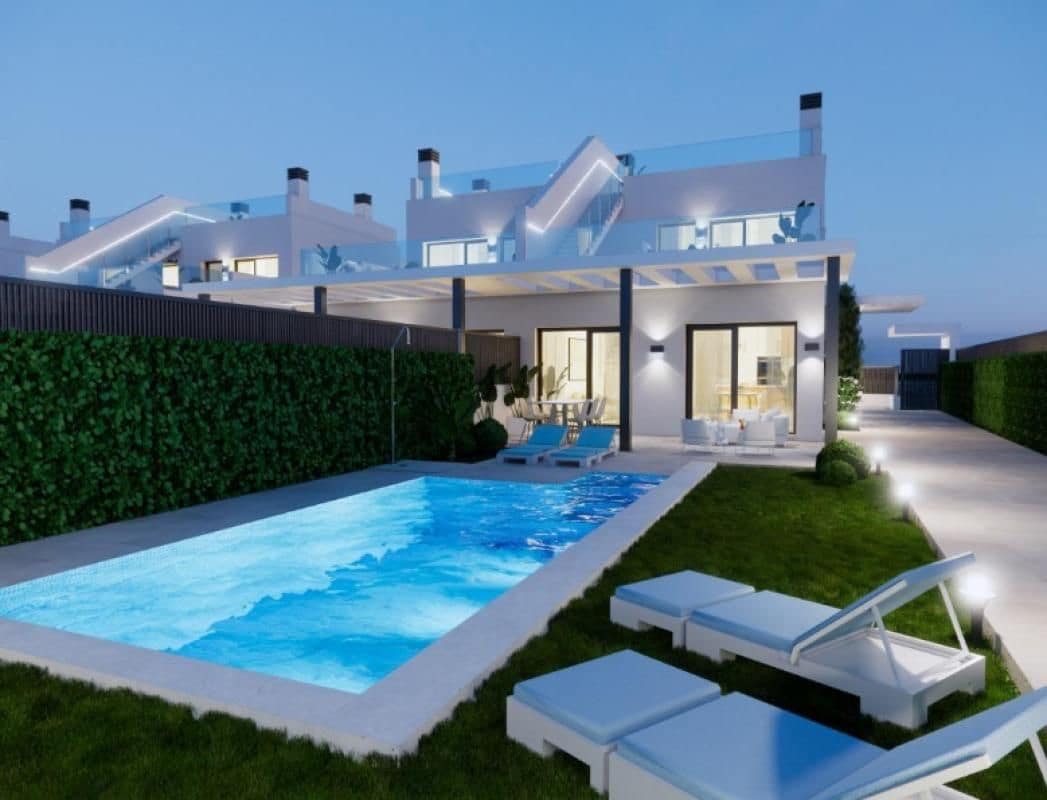 5 slaapkamer Rijtjeshuis te koop in Los Alcazares met zwembad - € 1.890.000 (Ref: 9649236)