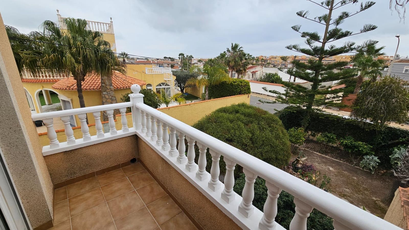 3 makuuhuone Huvila myytävänä paikassa Torrevieja mukana uima-altaan - 390 000 € (Ref: 9656306)