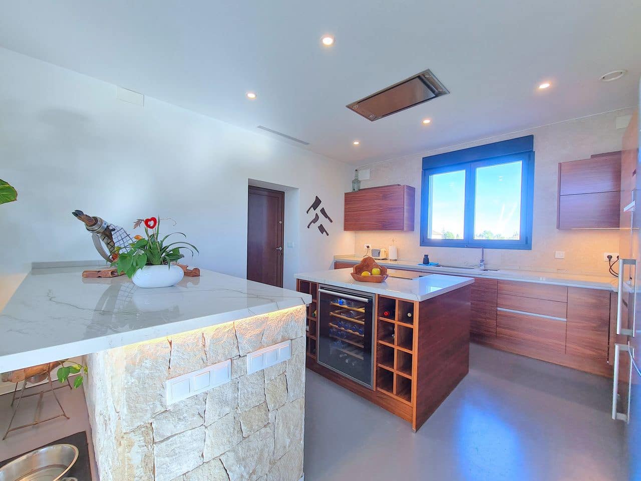 3 bedroom Villa for sale in Los Alcazares with garage - € 775,000 (Ref: 9656312)