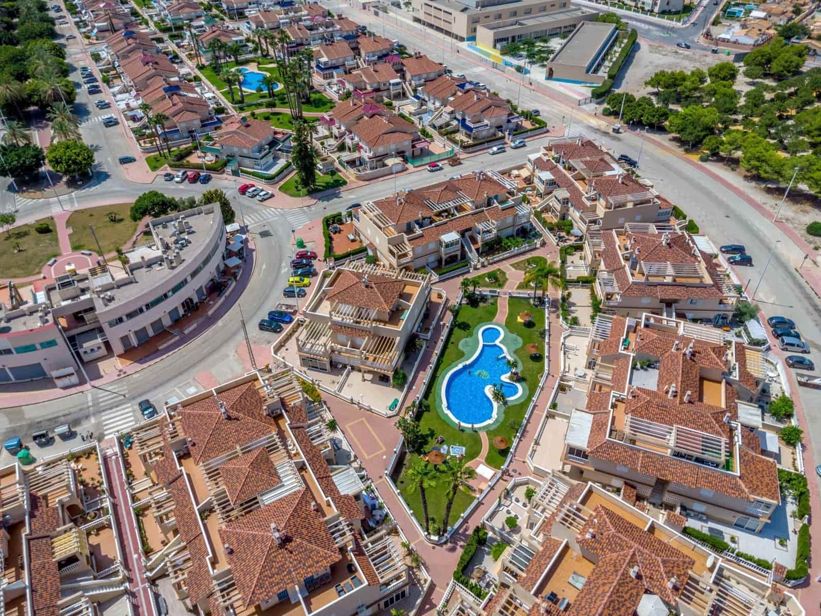 2 soveværelse Lejlighed til salg i Orihuela Costa med swimmingpool - € 275.000 (Ref: 9656316)