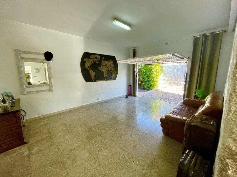 4 bedroom Villa for sale in Almoradi with garage - € 406,000 (Ref: 9656318)