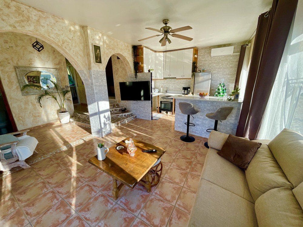 4 bedroom Villa for sale in Almoradi with garage - € 406,000 (Ref: 9656318)