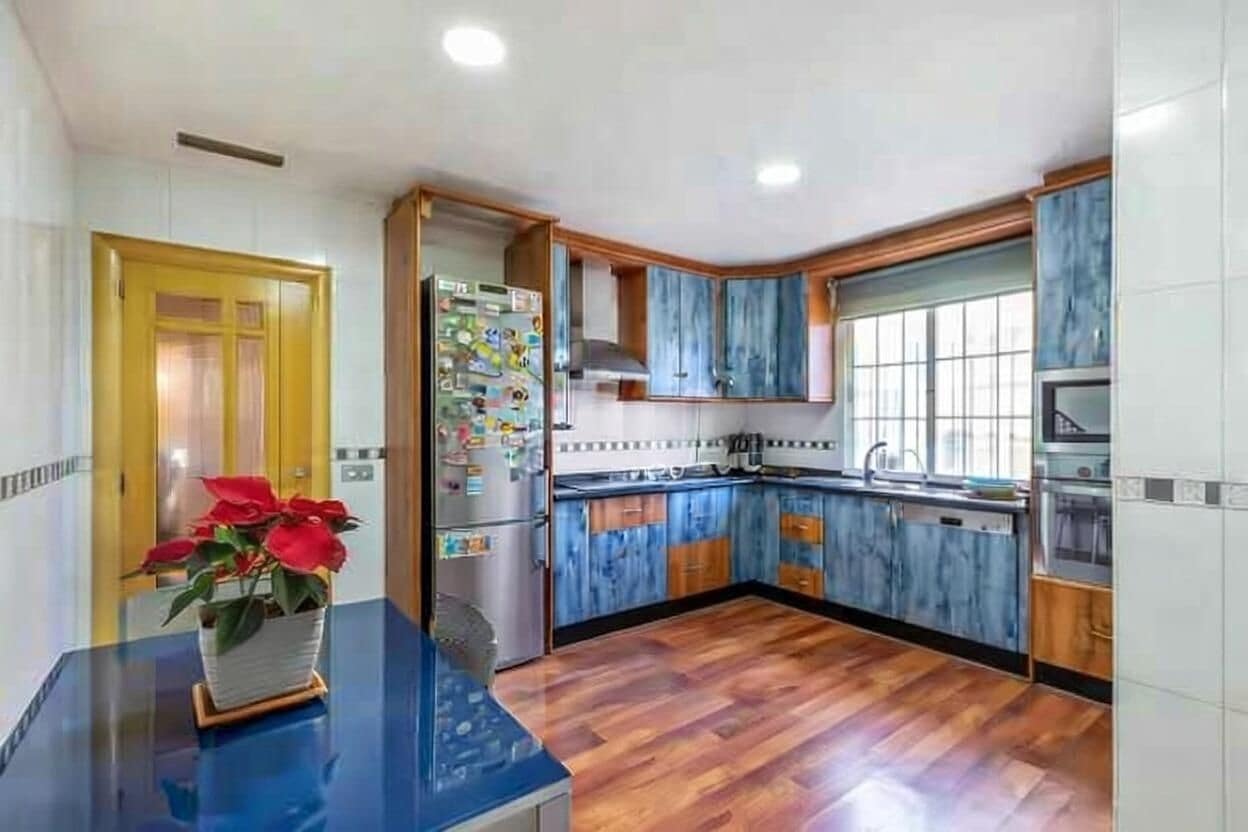 Chalet de 4 habitaciones en Torrevieja en venta con piscina - 499.000 € (Ref: 9659650)