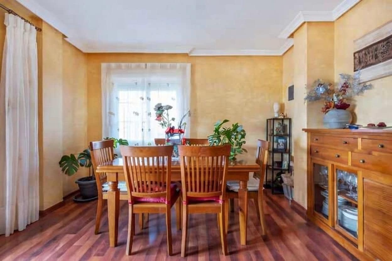 Chalet de 4 habitaciones en Torrevieja en venta con piscina - 499.000 € (Ref: 9659650)