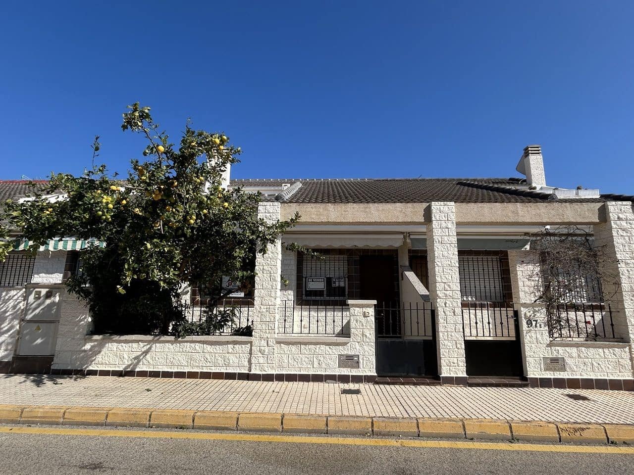 4 bedroom Townhouse for sale in Torre de la Horadada - € 249,000 (Ref: 9659657)
