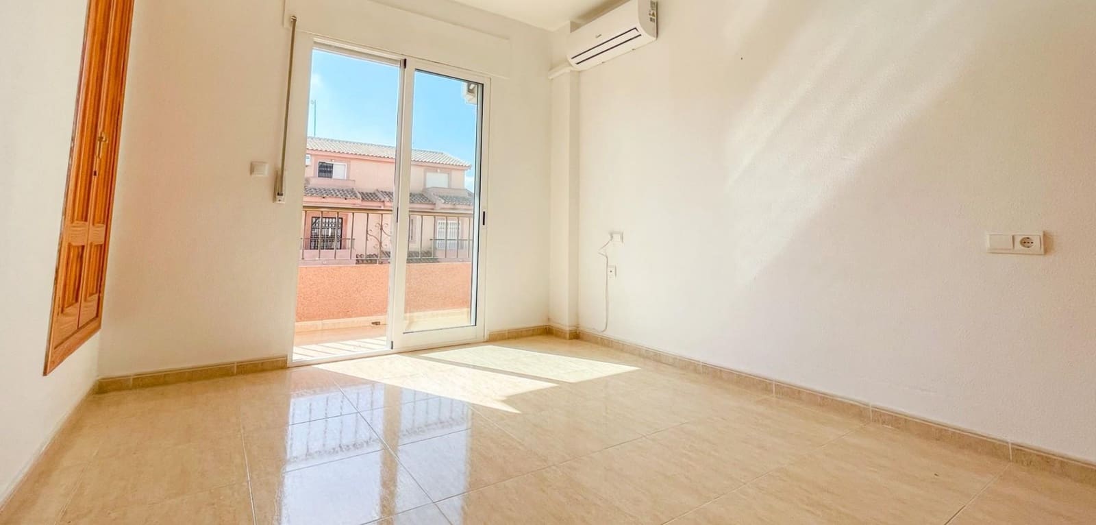 4 soveværelse Rækkehus til salg i Santiago de la Ribera med swimmingpool - € 195.000 (Ref: 9661985)
