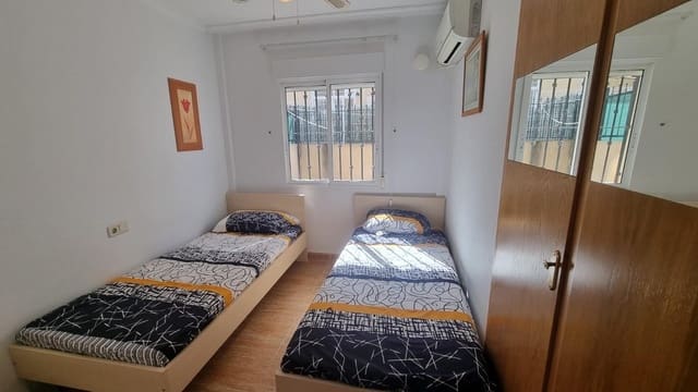 3 chambre Villa/Maison Semi-Mitoyenne à vendre à Guardamar del Segura avec piscine - 210 000 € (Ref: 9674522)