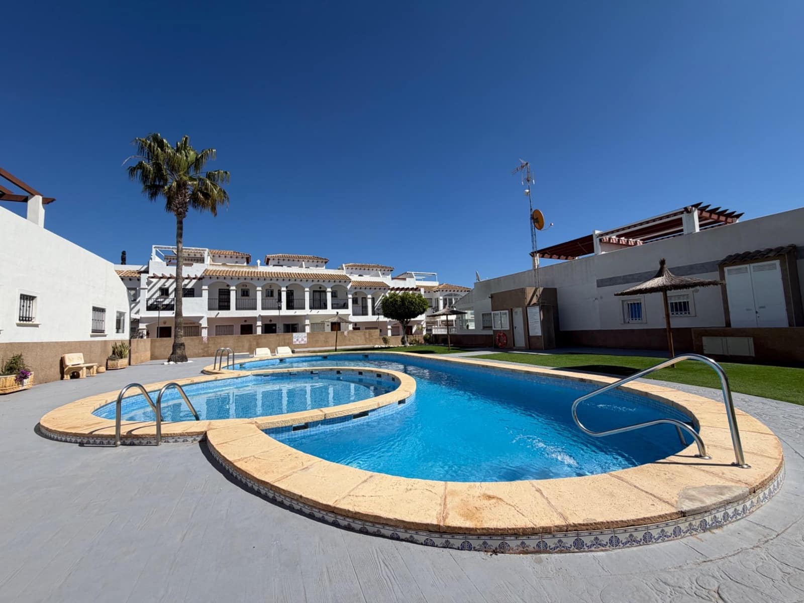 2 Zimmer Apartment zu verkaufen in Orihuela Costa mit Garage - 167.000 € (Ref: 9680023)