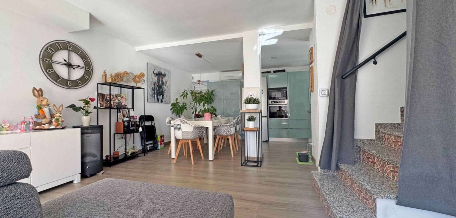 2 slaapkamer Rijtjeshuis te koop in Filipinas met zwembad - € 279.900 (Ref: 9682637)