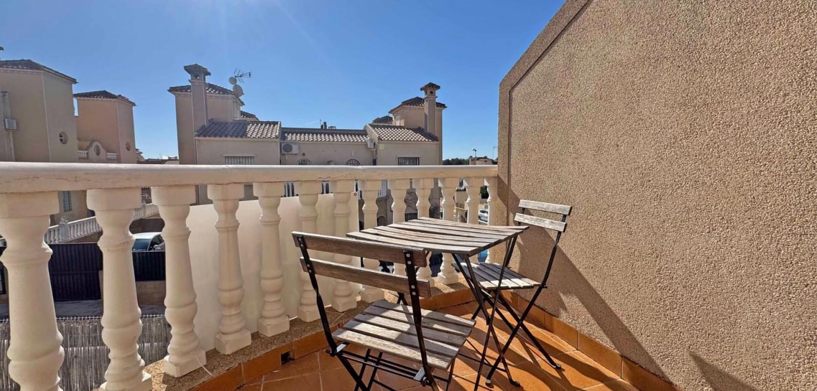2 slaapkamer Rijtjeshuis te koop in Filipinas met zwembad - € 279.900 (Ref: 9682637)