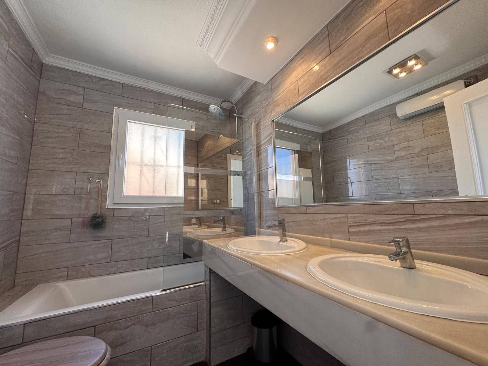 3 chambre Villa/Maison à vendre à Filipinas avec piscine - 329 995 € (Ref: 9682641)