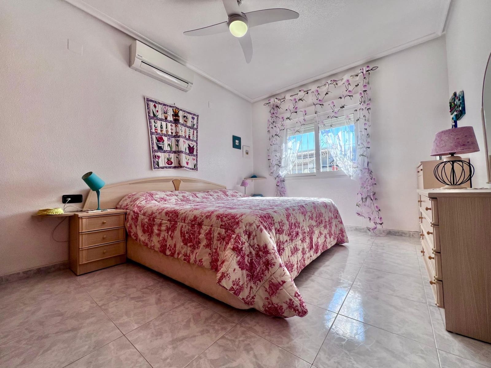 4 bedroom Villa for sale in Playa Flamenca with pool - € 690,000 (Ref: 9682642)