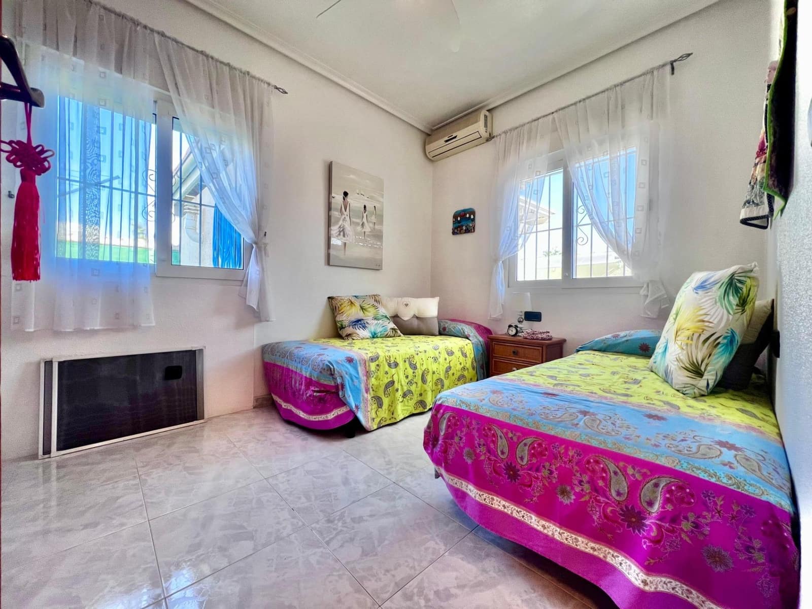 4 bedroom Villa for sale in Playa Flamenca with pool - € 690,000 (Ref: 9682642)