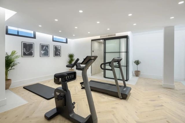 5 bedroom Villa for sale in La Quinta, Benahavís with pool - € 4,900,000 (Ref: 9682803)