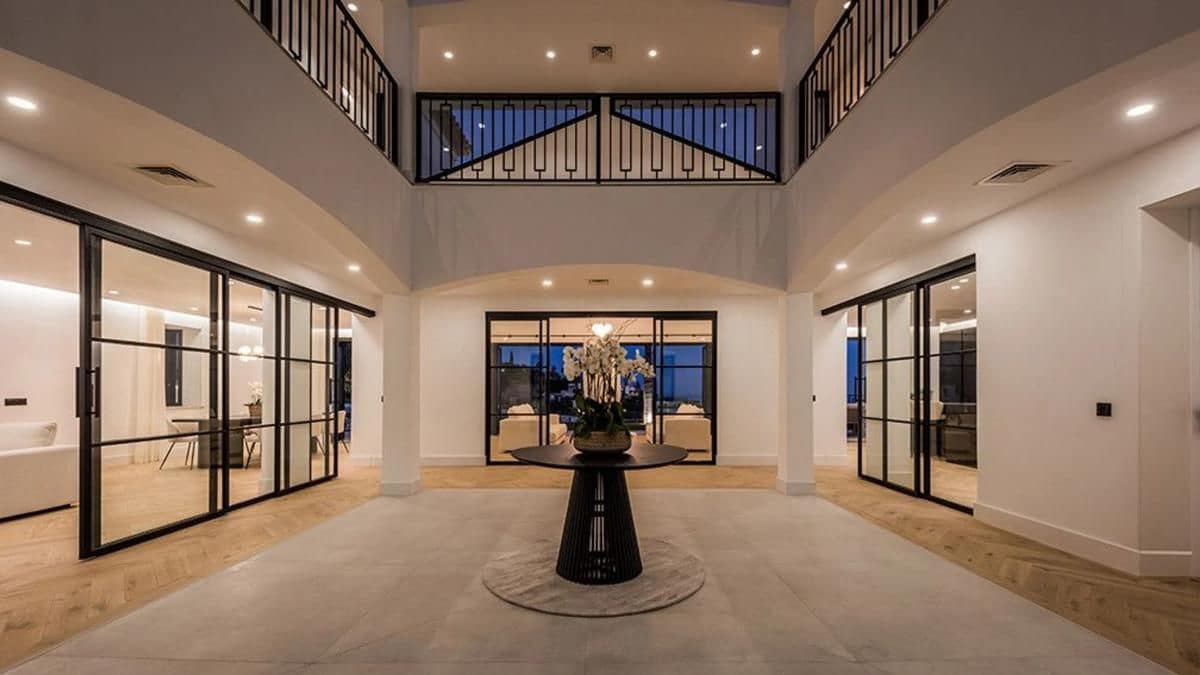 5 bedroom Villa for sale in La Quinta with pool - € 4,900,000 (Ref: 9682803)