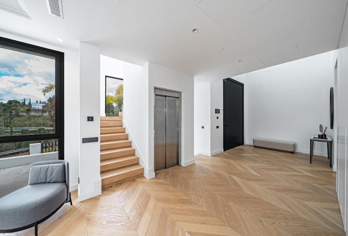 6 slaapkamer Villa te koop in Aloha Golf met zwembad - € 6.400.000 (Ref: 9682848)