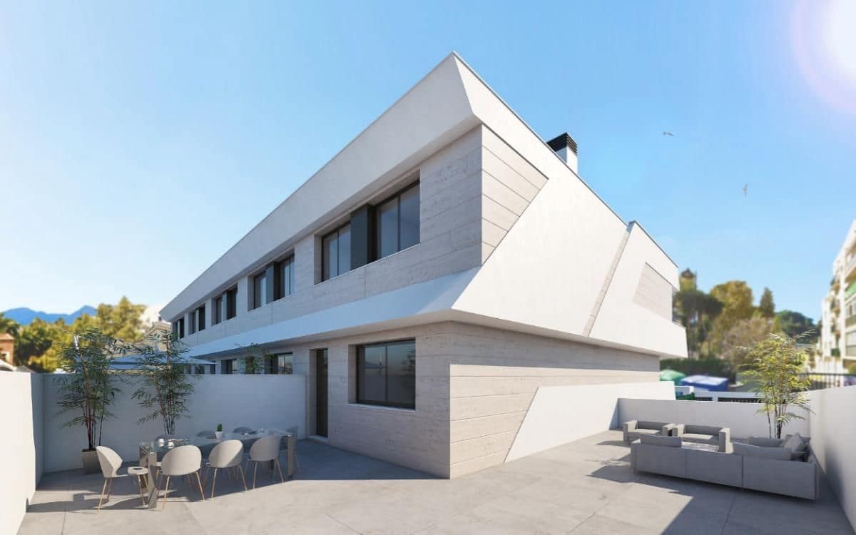 4 sovrum Radhus till salu i Fuengirola med pool - 970 000 € (Ref: 9682860)