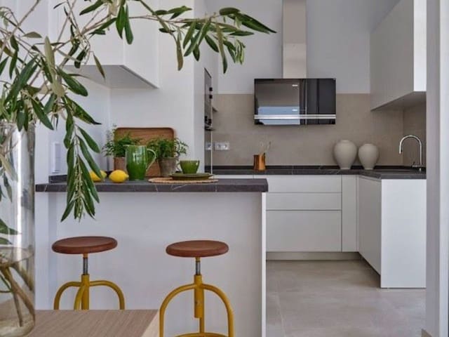 3 slaapkamer Villa te koop in Marbella met zwembad - € 1.950.000 (Ref: 9683024)