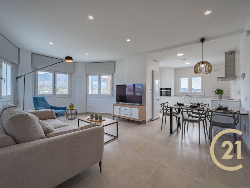 Chalet de 3 habitaciones en Viñuela en venta con piscina - 365.000 € (Ref: 9683049)