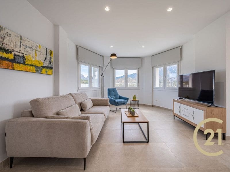 Chalet de 3 habitaciones en Viñuela en venta con piscina - 365.000 € (Ref: 9683049)