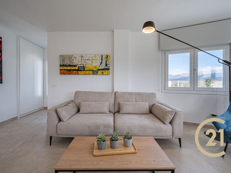 Chalet de 3 habitaciones en Viñuela en venta con piscina - 365.000 € (Ref: 9683049)