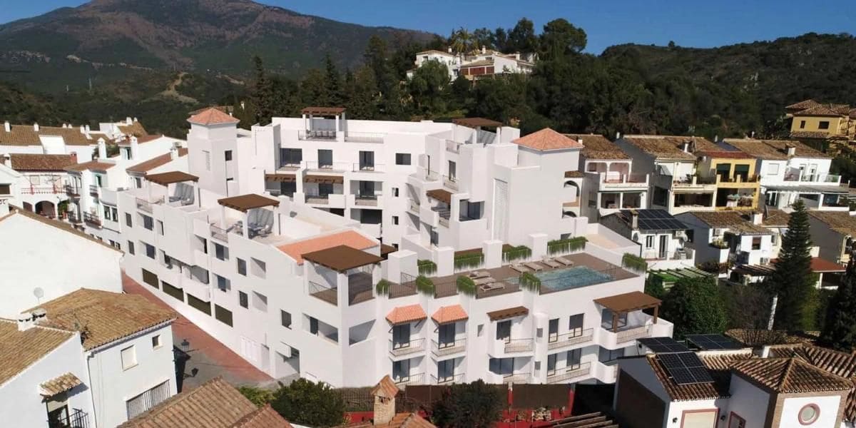 Apartamento de 2 habitaciones en Benahavís en venta con piscina garaje - 745.000 € (Ref: 9683068)