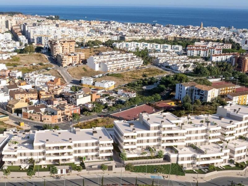 2 quarto Apartamento para venda em Estepona com piscina - 470 000 € (Ref: 9683615)