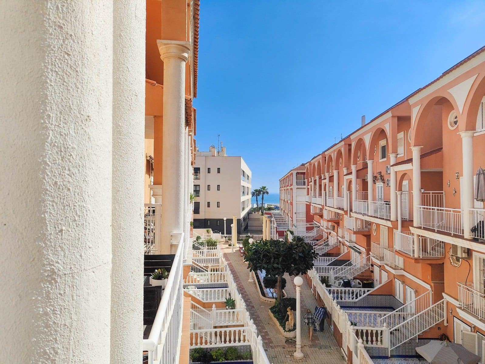 2 bedroom Penthouse for sale in Torrevieja - € 215,000 (Ref: 9683647)