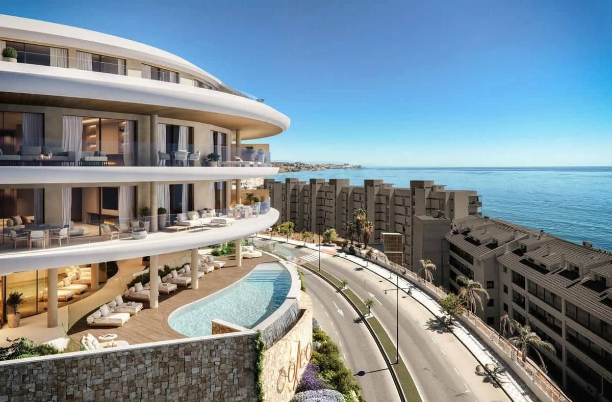 3 bedroom Apartment for sale in Fuengirola with pool - € 1,390,000 (Ref: 9683649)