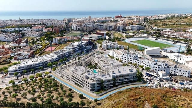 2 makuuhuone Rivitalo myytävänä paikassa Zona Calvario, Estepona mukana uima-altaan - 395 000 € (Ref: 9683789)