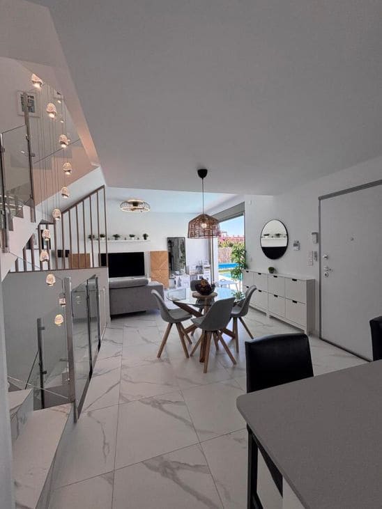 5 bedroom Villa for sale in Filipinas with pool - € 595,000 (Ref: 9691172)