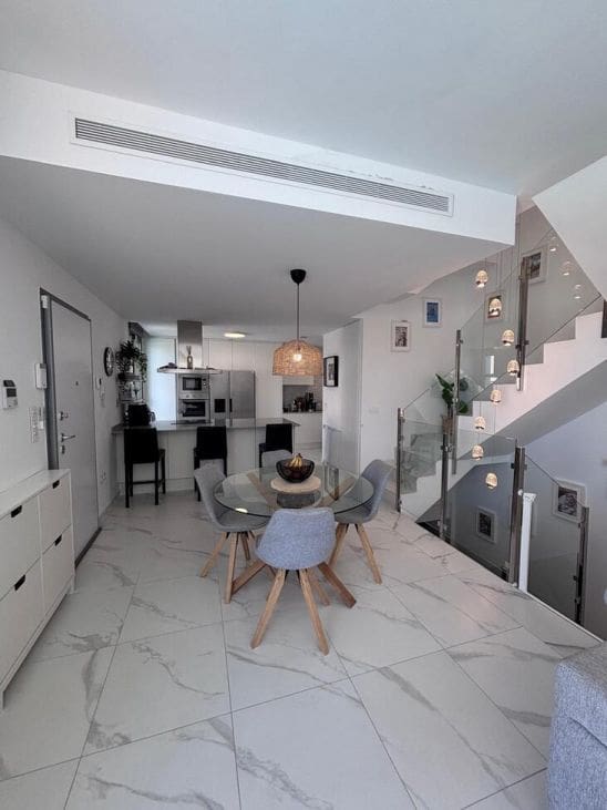 5 bedroom Villa for sale in Filipinas with pool - € 595,000 (Ref: 9691172)