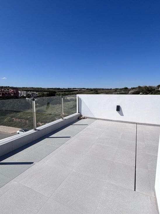 5 bedroom Villa for sale in Filipinas with pool - € 595,000 (Ref: 9691172)