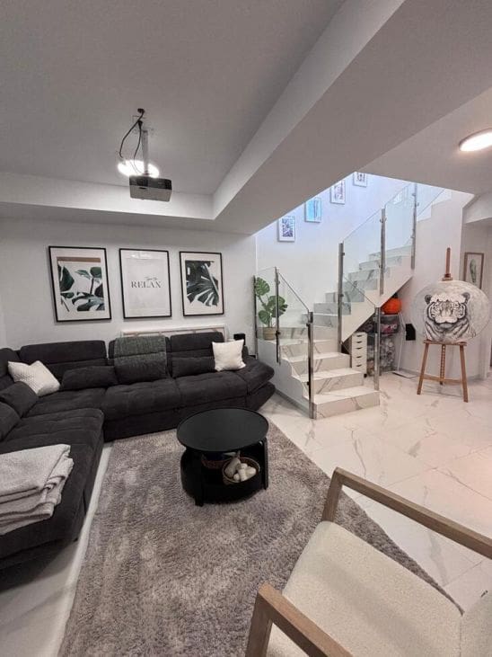 5 bedroom Villa for sale in Filipinas with pool - € 595,000 (Ref: 9691172)