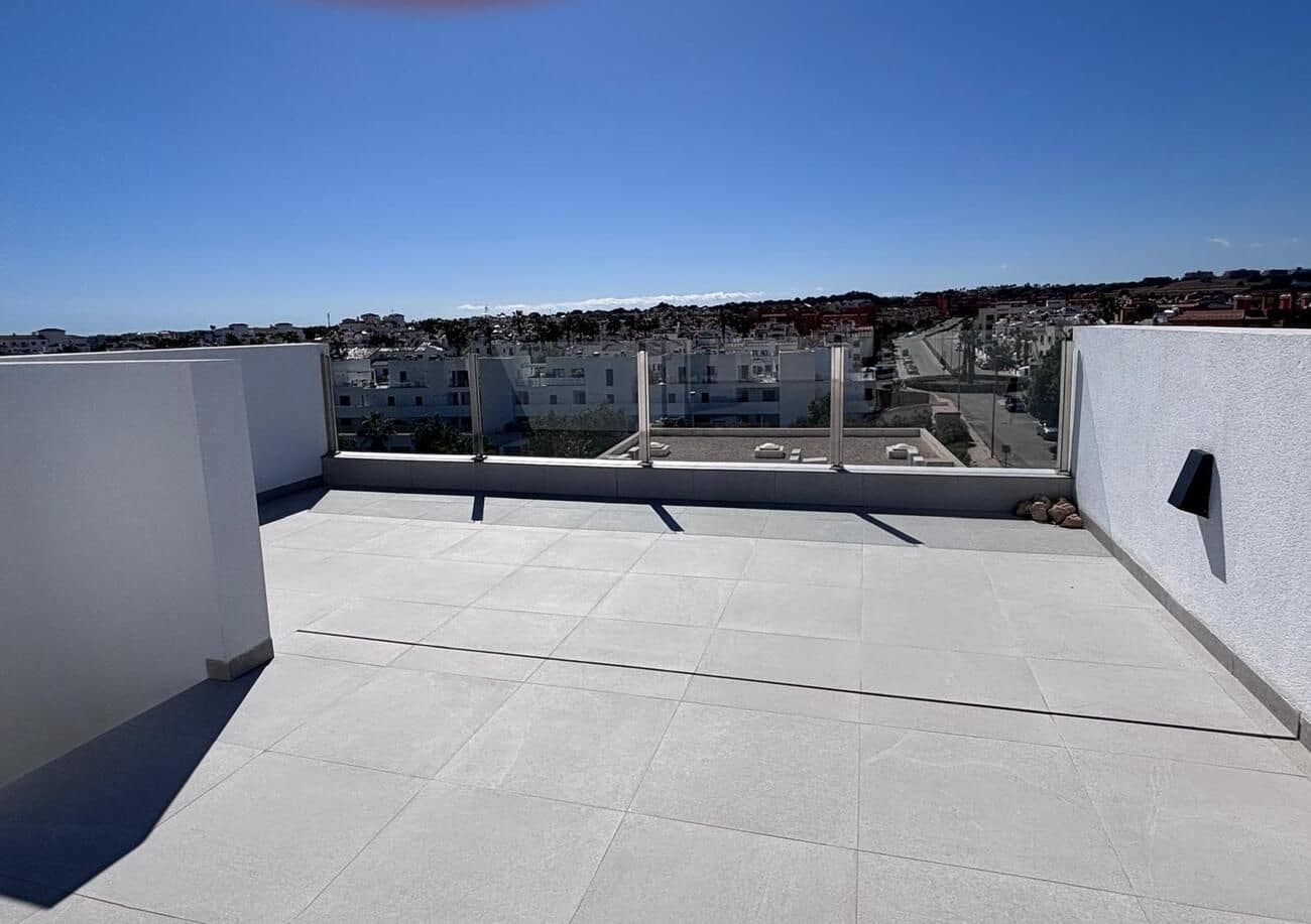 5 bedroom Villa for sale in Filipinas with pool - € 595,000 (Ref: 9691172)