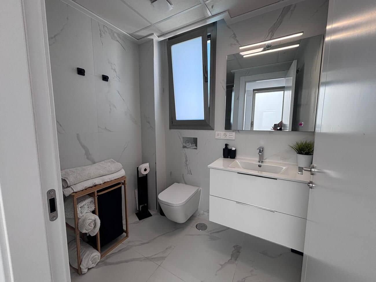 5 bedroom Villa for sale in Filipinas with pool - € 595,000 (Ref: 9691172)