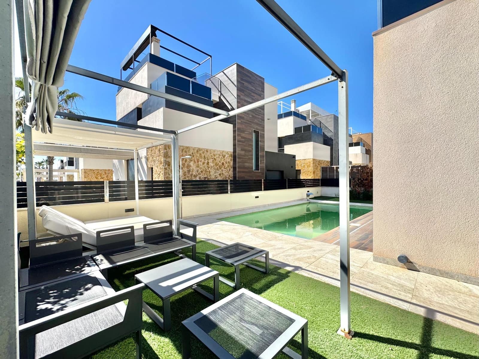 4 bedroom Villa for sale in Orihuela Costa with pool - € 750,000 (Ref: 9698968)