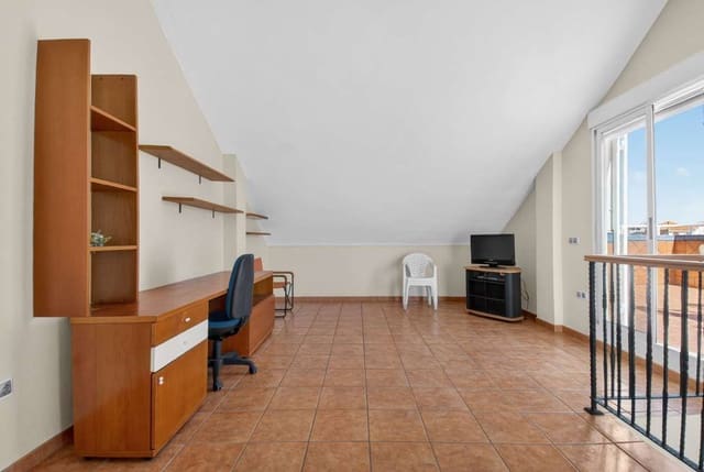 5 soveværelse Villa til salg i Lo Pagan, San Pedro del Pinatar med garage - € 299.990 (Ref: 9698969)