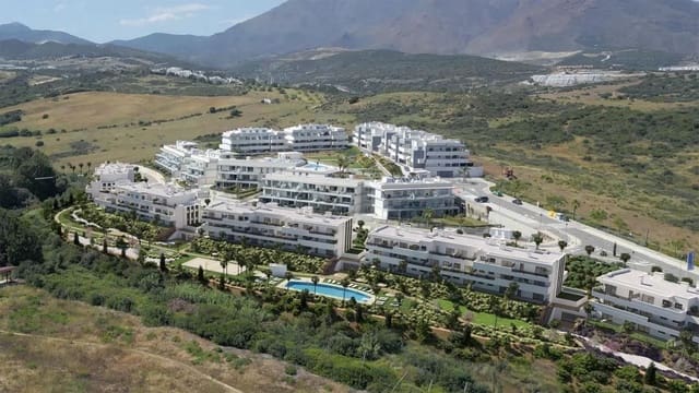 3 quarto Apartamento para venda em Estepona com piscina - 420 000 € (Ref: 9698994)
