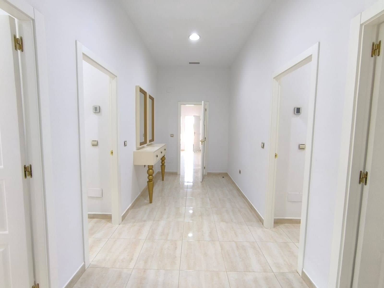 Chalet de 4 habitaciones en Pinoso en venta - 649.995 € (Ref: 9699052)