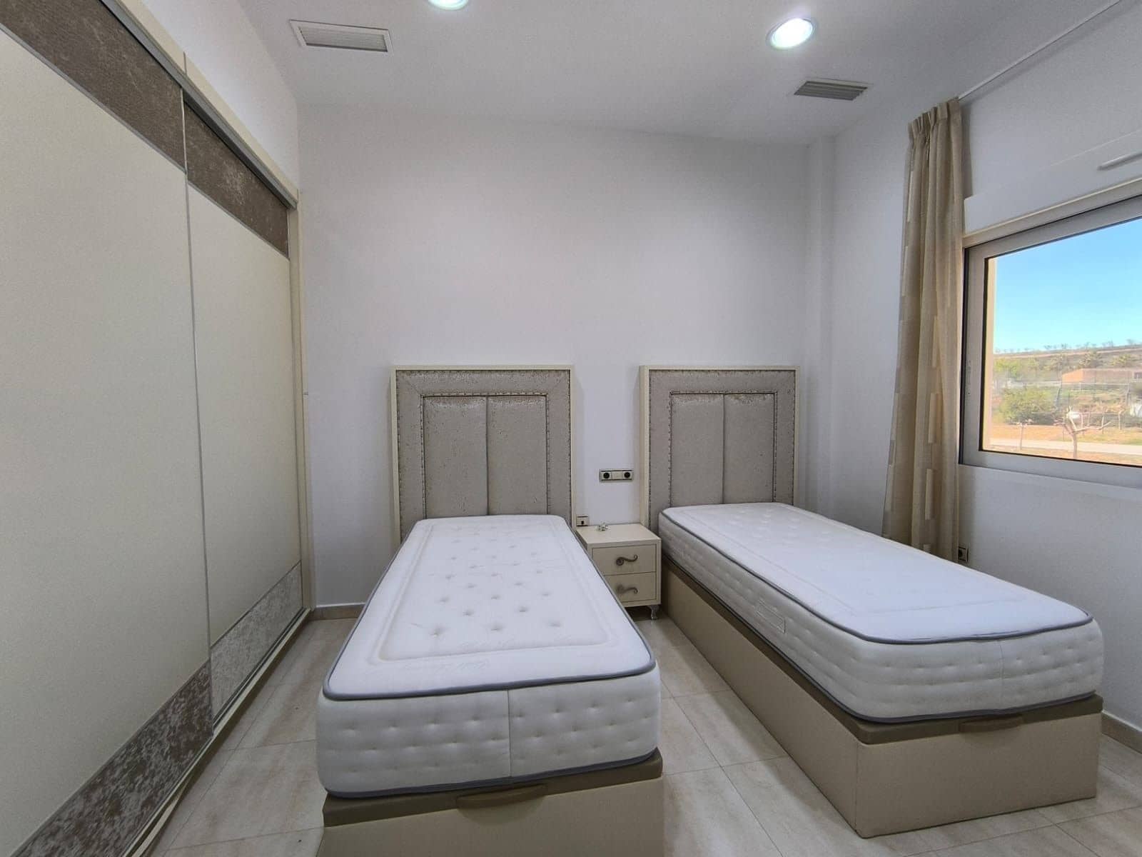 Chalet de 4 habitaciones en Pinoso en venta - 649.995 € (Ref: 9699052)