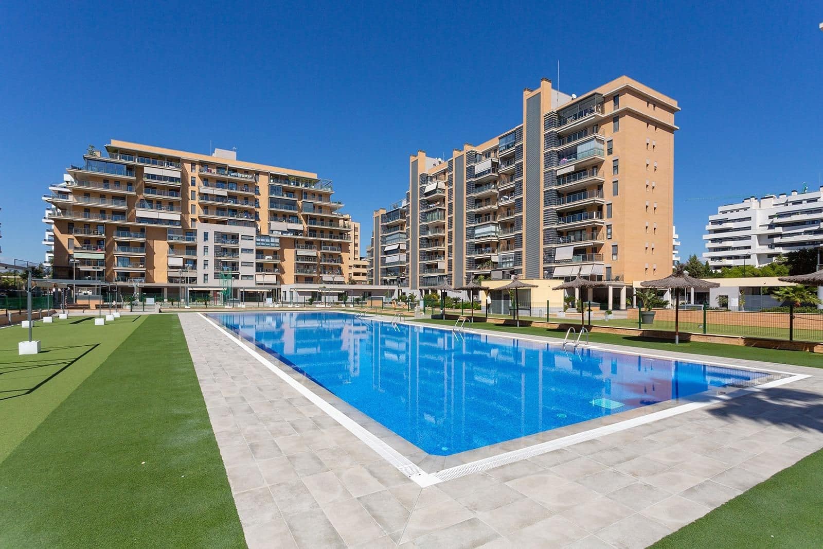 3 quarto Penthouse para venda em Alicante cidade com piscina - 1 100 000 € (Ref: 9707577)
