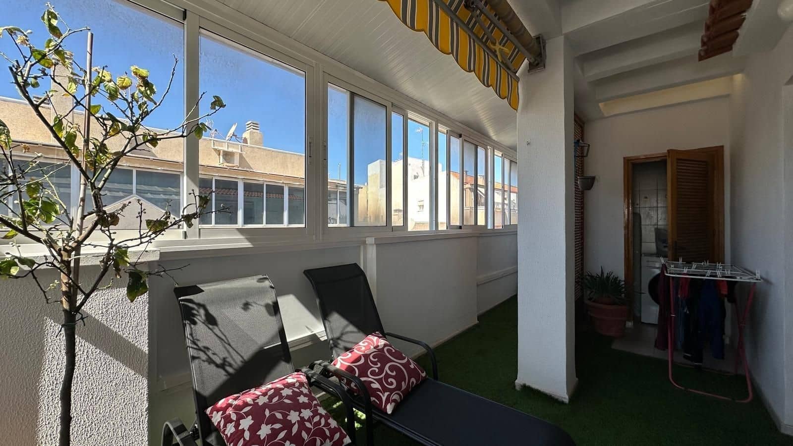 2 Zimmer Apartment zu verkaufen in Torrevieja - 265.000 € (Ref: 9707585)