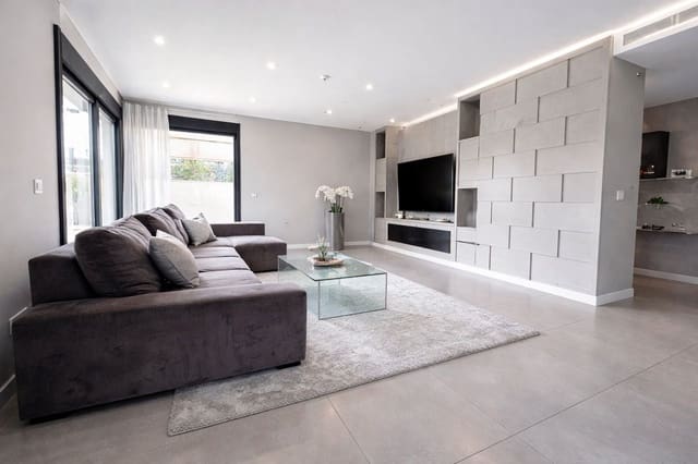 Chalet de 5 habitaciones en La Siesta, Torrevieja en venta con garaje - 849.950 € (Ref: 9707587)